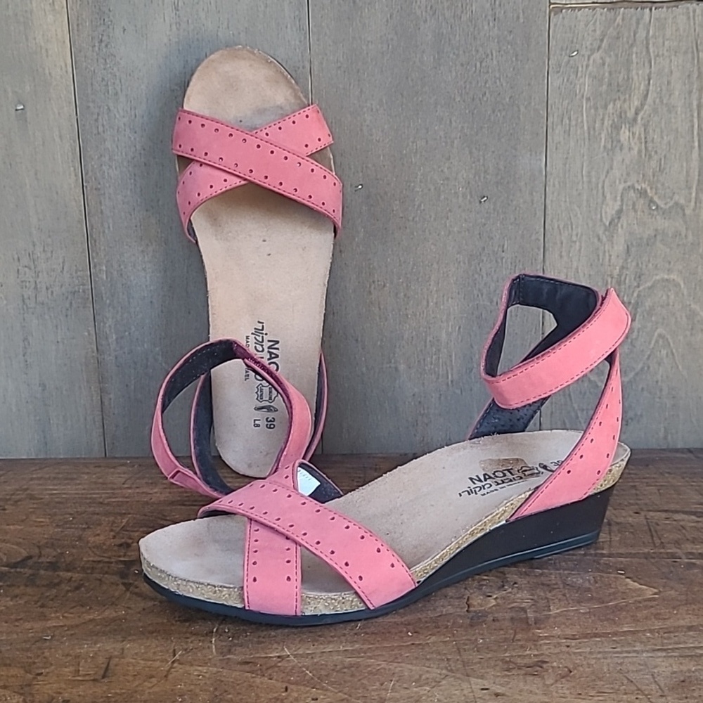 EUC Naot Wand Red Nubuck/Glass Brown Wedge Women's sz 39/8.5 US Sandal